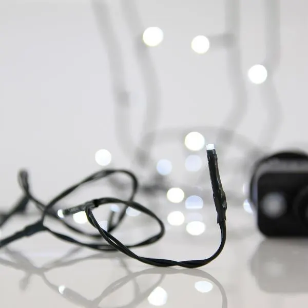 XMAS ΛΑΜΠΑΚΙ ΣΕΙΡΑ 50 LED 3mm 4.5V ΜΕΤΑΣΧΗΜΑΤΙΣΤΗ ΜΕ 8 ΠΡΟΓΡΑΜΜΑΤΑ & ΜΝΗΜΗ ΠΡΑΣΙΝΟ PVC ΚΑΛΩΔΙΟ ΛΕΥΚΟ LED ΑΝΑ 5cm ΠΑΡΟΧΗ 3m IP44